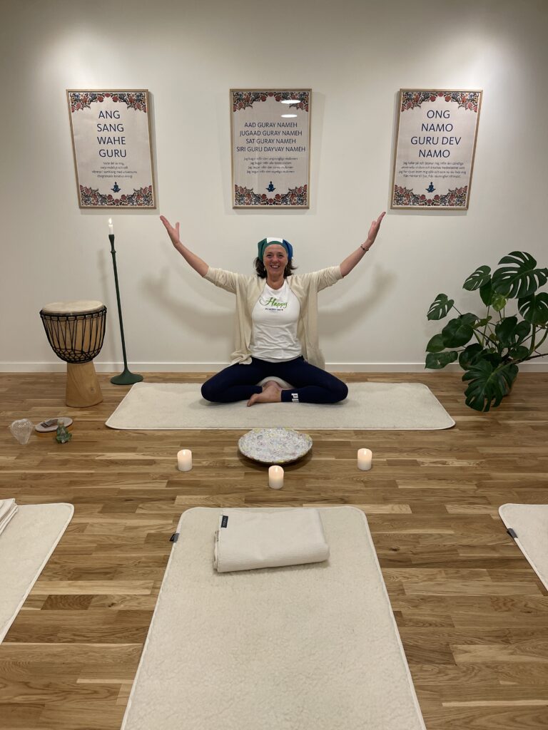 Kom och yoga! Margaretha välkomnar dig i yogastudion i Svenstavik